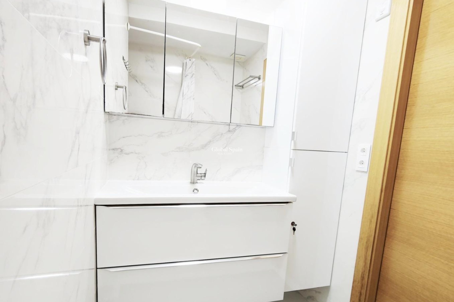 Wederverkoop - APPARTEMENT -
TORREVIEJA - Playa del Cura