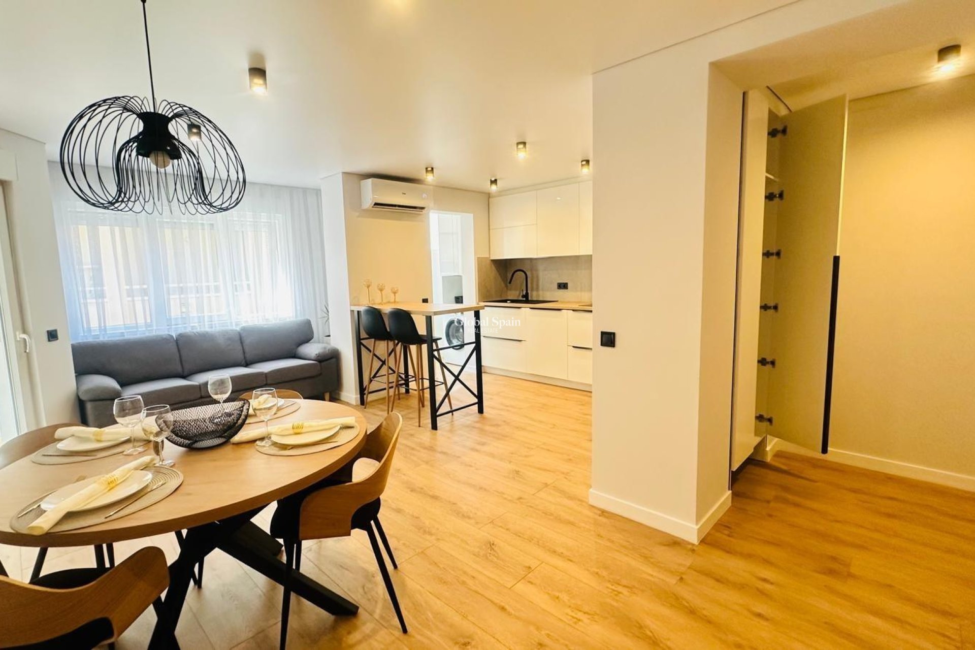 Wederverkoop - APPARTEMENT -
TORREVIEJA - Playa del Cura