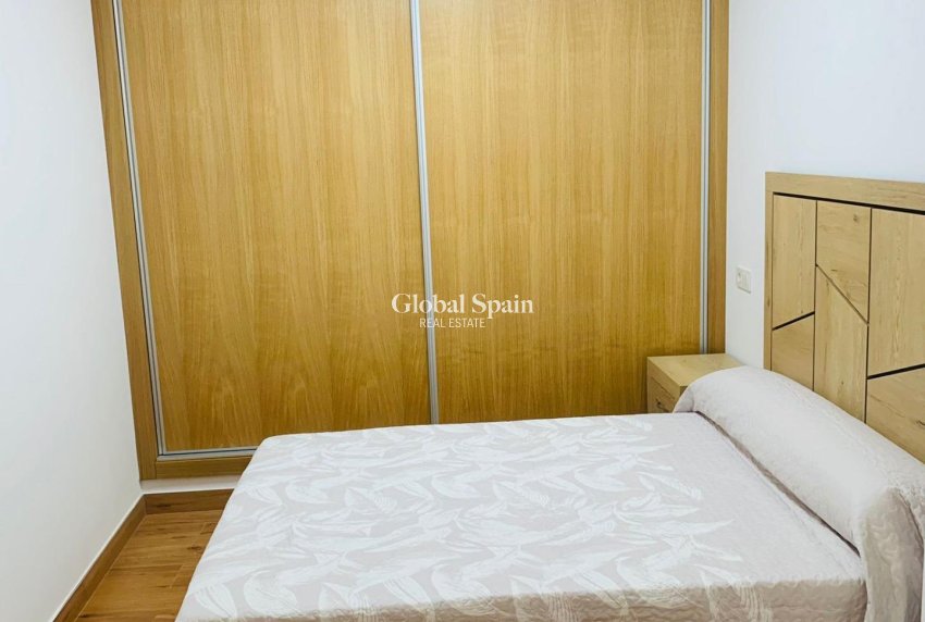 Wederverkoop - APPARTEMENT -
TORREVIEJA - Playa del Cura