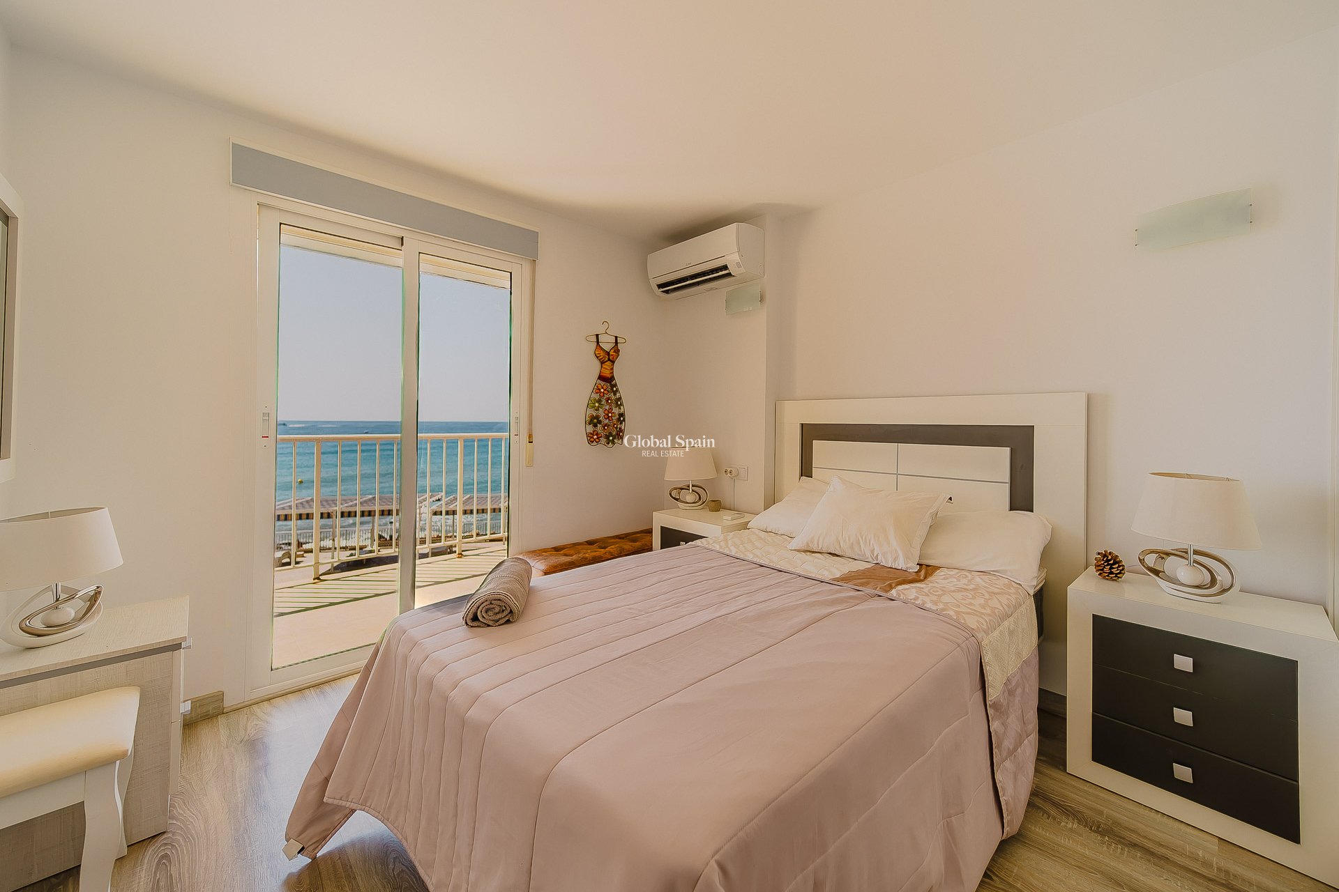 Wederverkoop - APPARTEMENT -
TORREVIEJA - Playa del cura