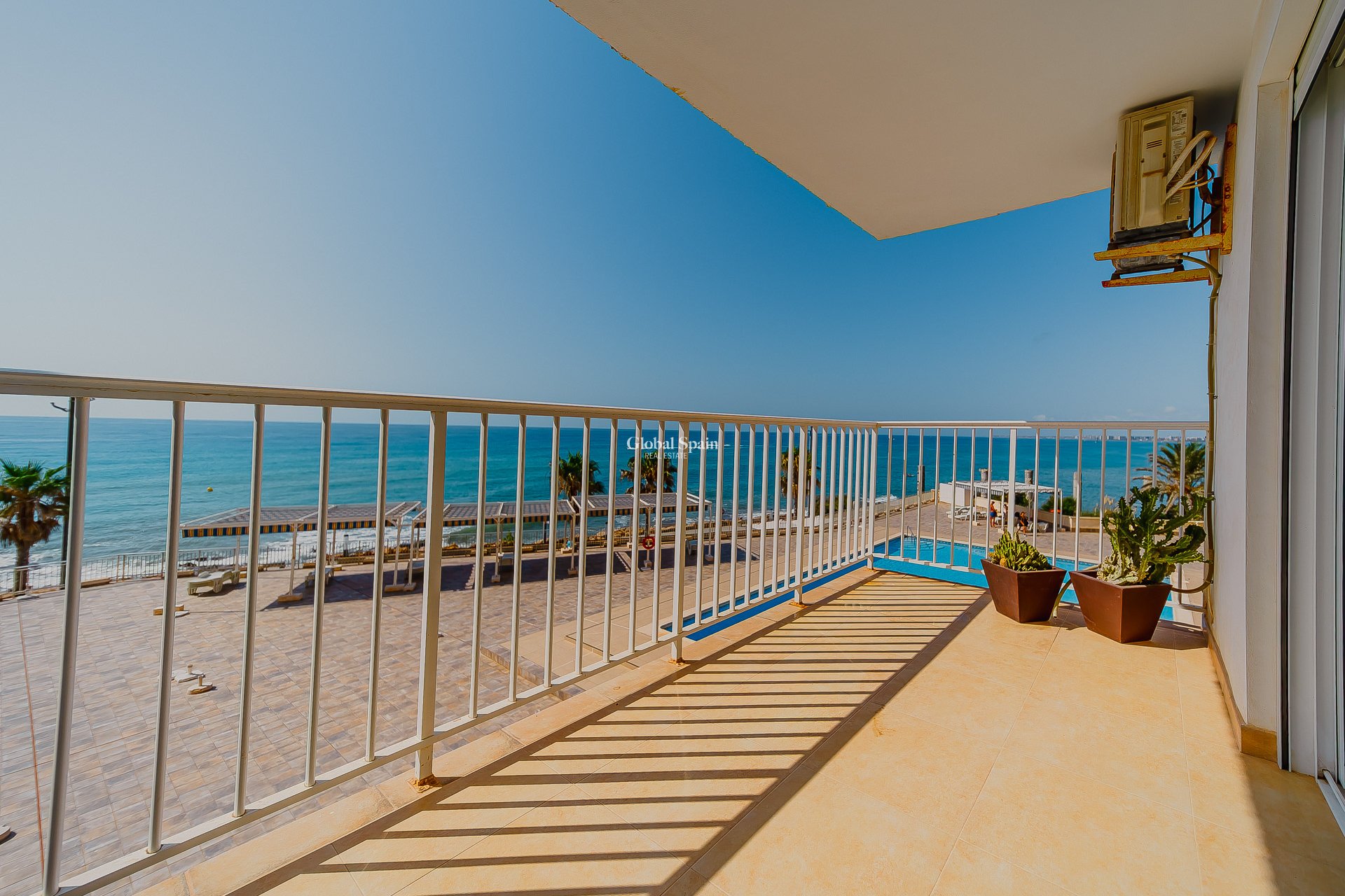 Wederverkoop - APPARTEMENT -
TORREVIEJA - Playa del cura