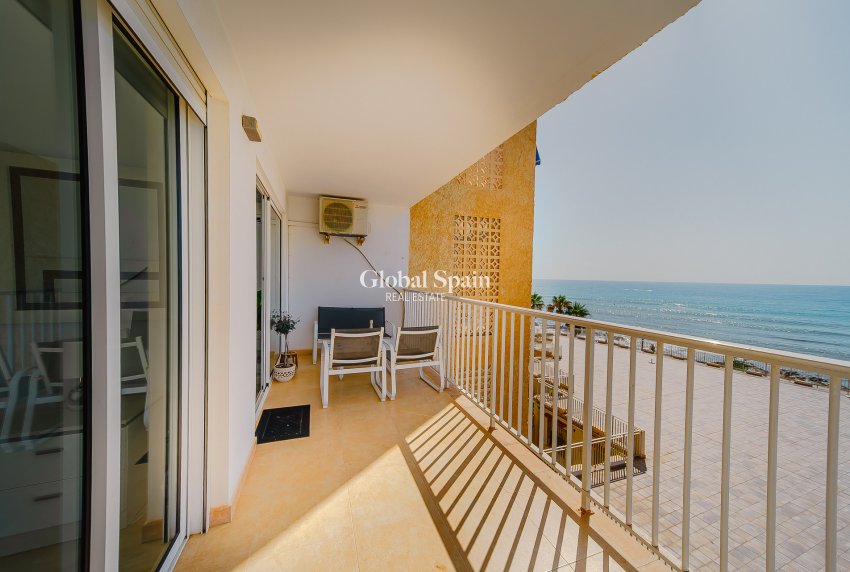 Wederverkoop - APPARTEMENT -
TORREVIEJA - Playa del cura