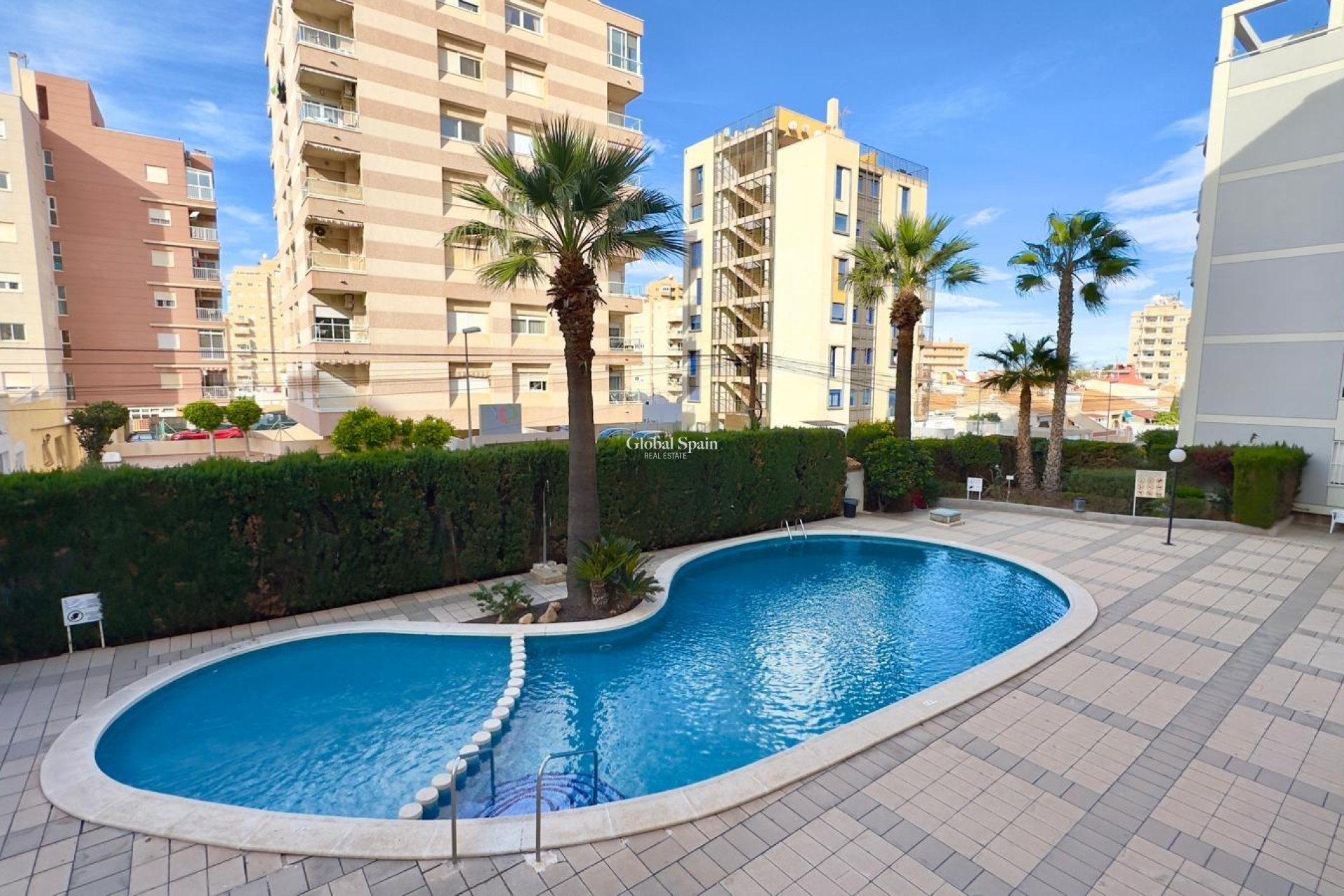 Wederverkoop - APPARTEMENT -
TORREVIEJA - Playa del Cura