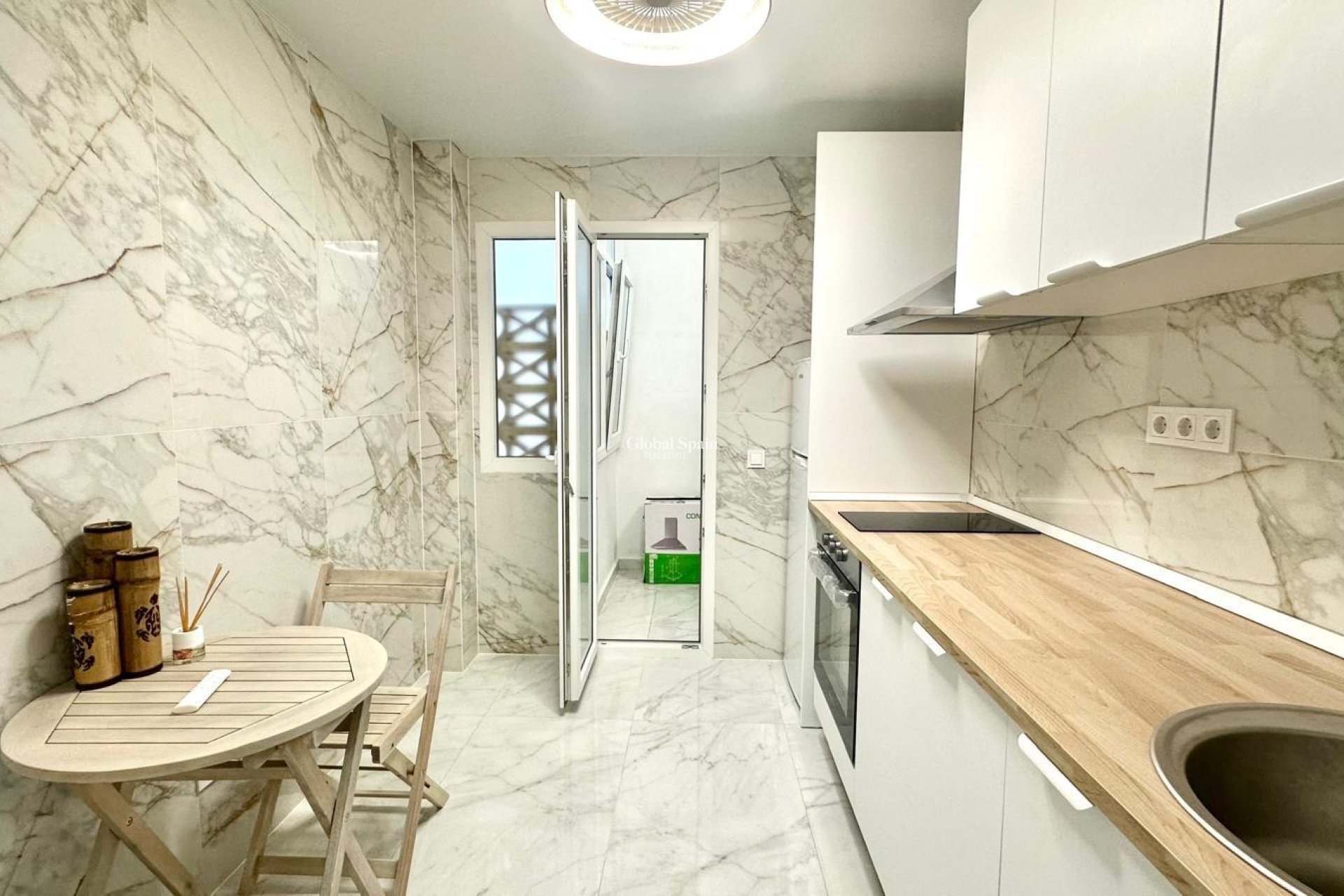 Wederverkoop - APPARTEMENT -
TORREVIEJA - Playa del Cura