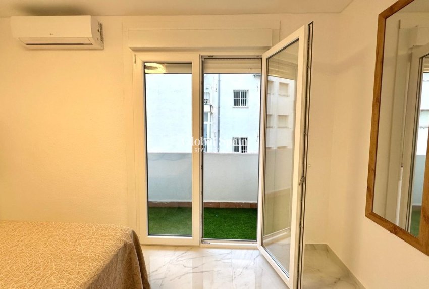Wederverkoop - APPARTEMENT -
TORREVIEJA - Playa del Cura