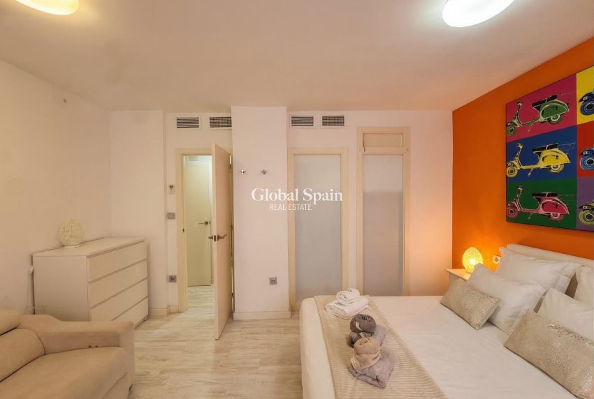 Wederverkoop - APPARTEMENT -
TORREVIEJA - Playa del Cura