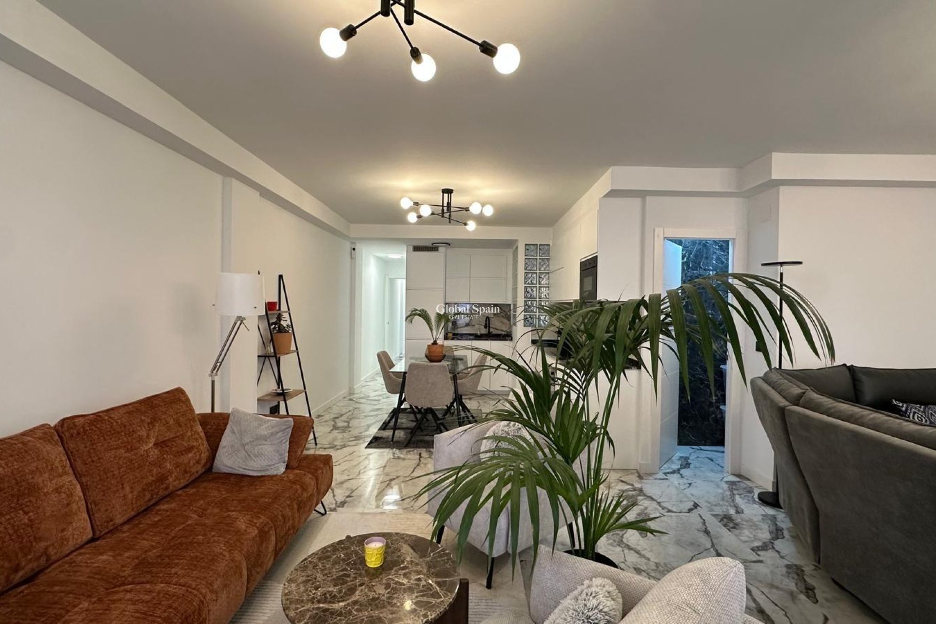 Wederverkoop - APPARTEMENT -
TORREVIEJA - Playa del Cura