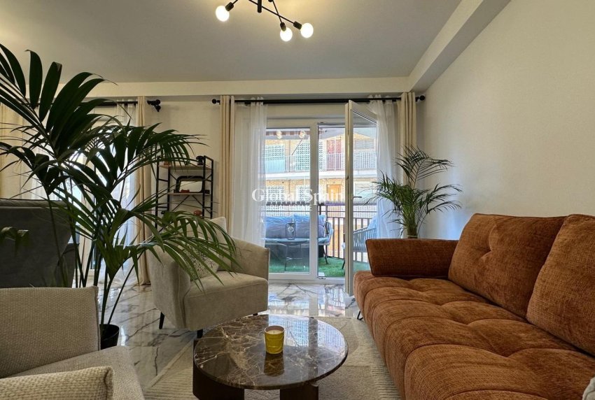 Wederverkoop - APPARTEMENT -
TORREVIEJA - Playa del Cura