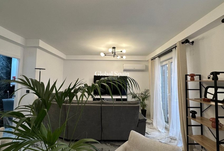 Wederverkoop - APPARTEMENT -
TORREVIEJA - Playa del Cura