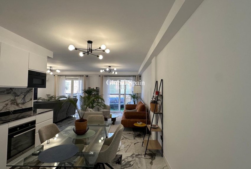 Wederverkoop - APPARTEMENT -
TORREVIEJA - Playa del Cura