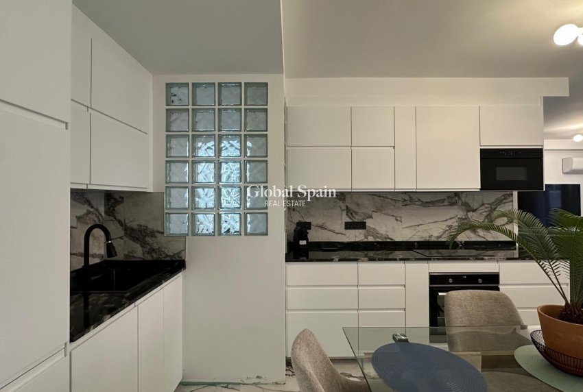 Wederverkoop - APPARTEMENT -
TORREVIEJA - Playa del Cura