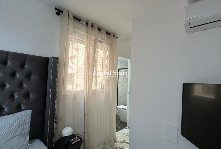 Wederverkoop - APPARTEMENT -
TORREVIEJA - Playa del Cura