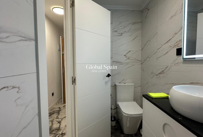 Wederverkoop - APPARTEMENT -
TORREVIEJA - Playa del Cura