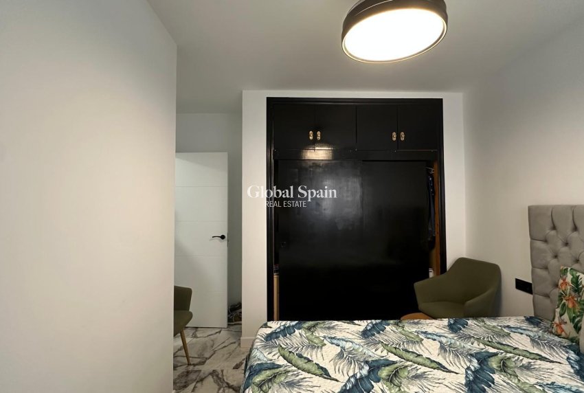 Wederverkoop - APPARTEMENT -
TORREVIEJA - Playa del Cura