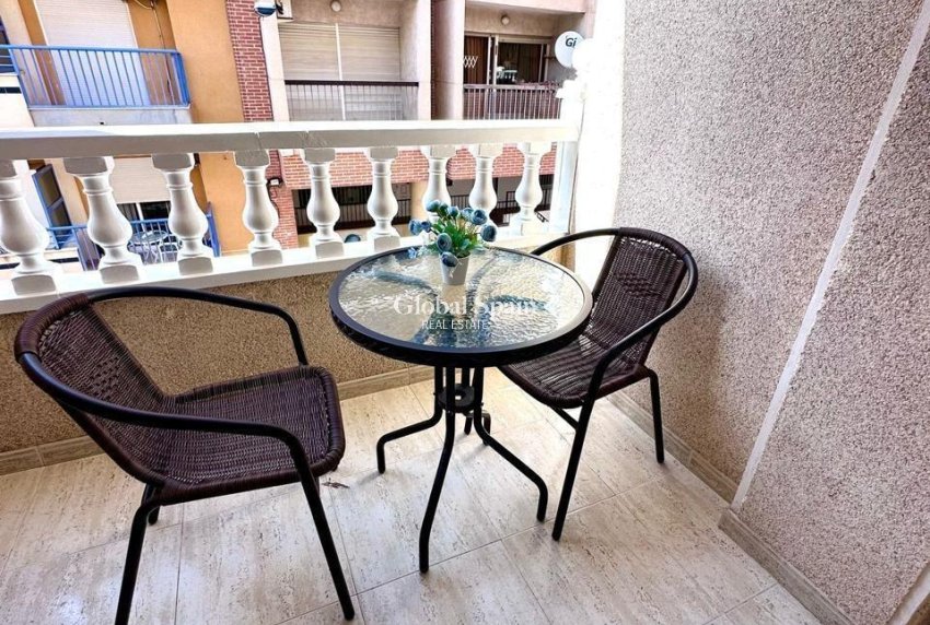 Wederverkoop - APPARTEMENT -
TORREVIEJA - Playa del Cura