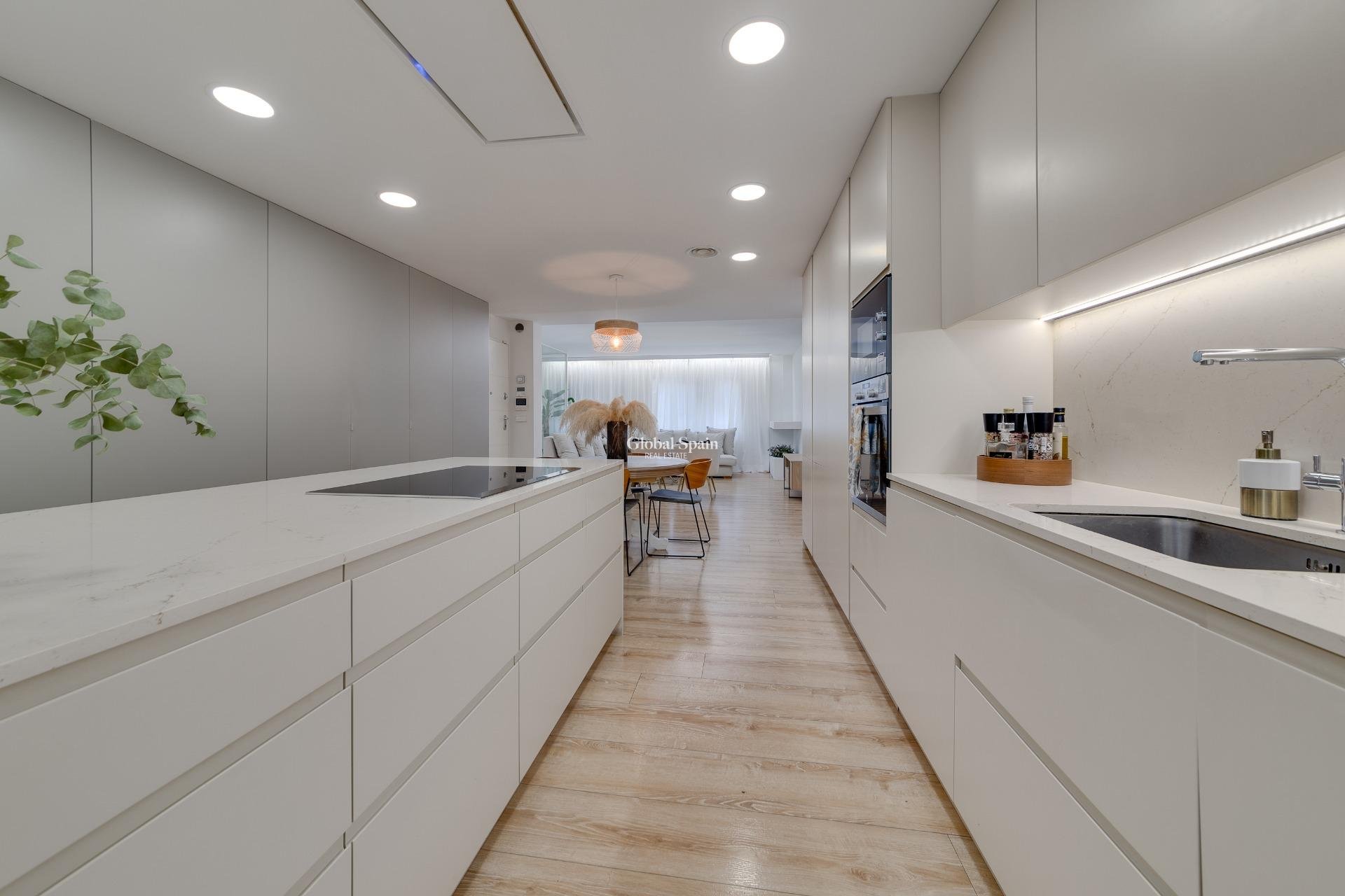 Wederverkoop - APPARTEMENT -
TORREVIEJA - Playa del Cura