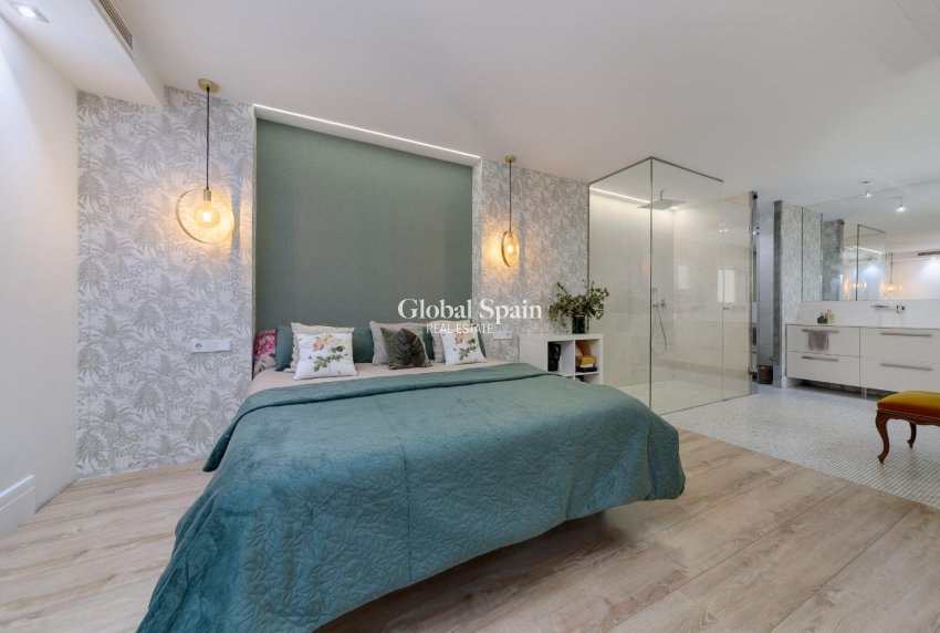 Wederverkoop - APPARTEMENT -
TORREVIEJA - Playa del Cura