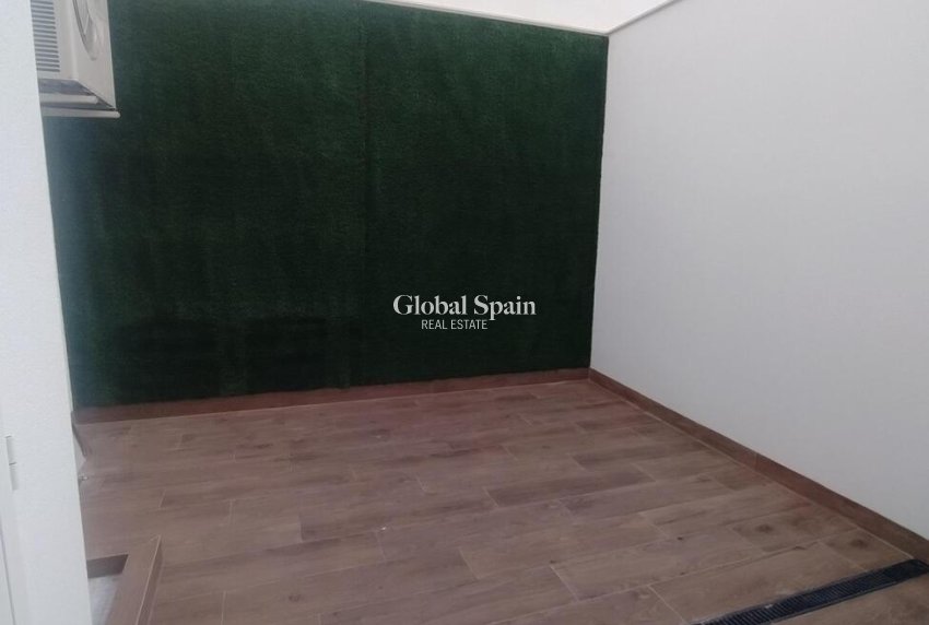 Wederverkoop - APPARTEMENT -
TORREVIEJA - Playa del Cura