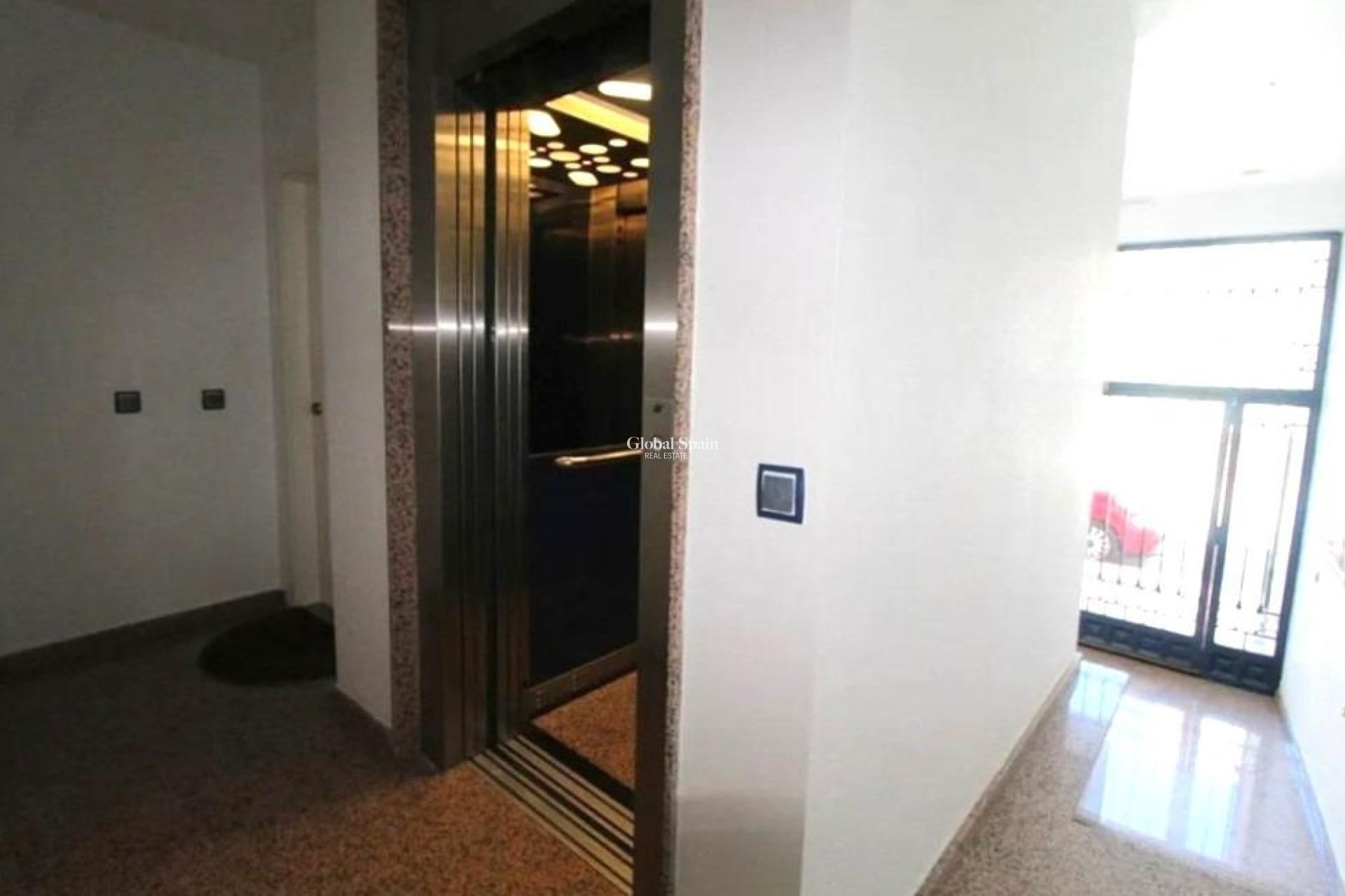 Wederverkoop - APPARTEMENT -
TORREVIEJA - Playa del Cura