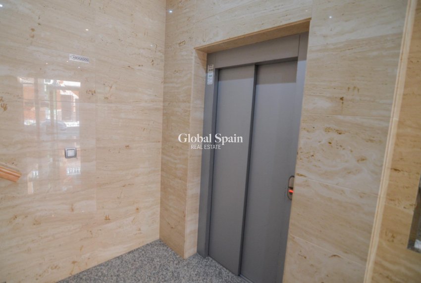 Wederverkoop - APPARTEMENT -
TORREVIEJA - Playa del Cura