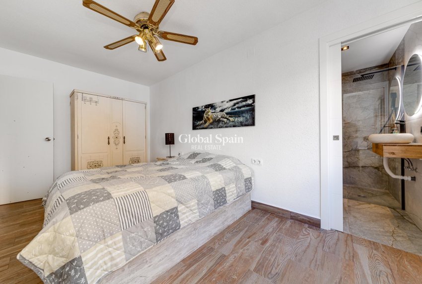 Wederverkoop - APPARTEMENT -
TORREVIEJA - Playa del Cura