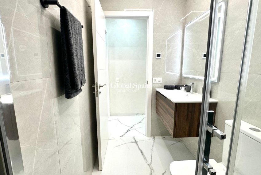 Wederverkoop - APPARTEMENT -
TORREVIEJA - Playa del Cura