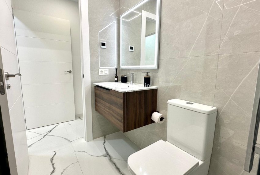 Wederverkoop - APPARTEMENT -
TORREVIEJA - Playa del Cura