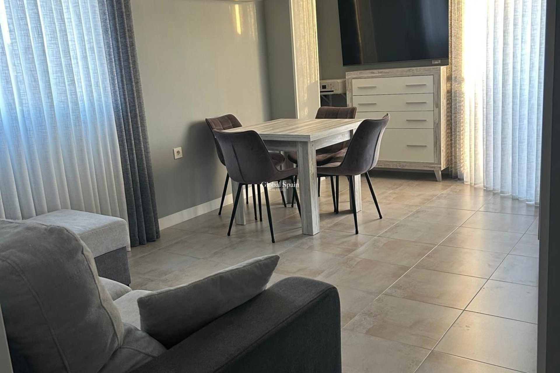 Wederverkoop - APPARTEMENT -
TORREVIEJA - Playa del Cura