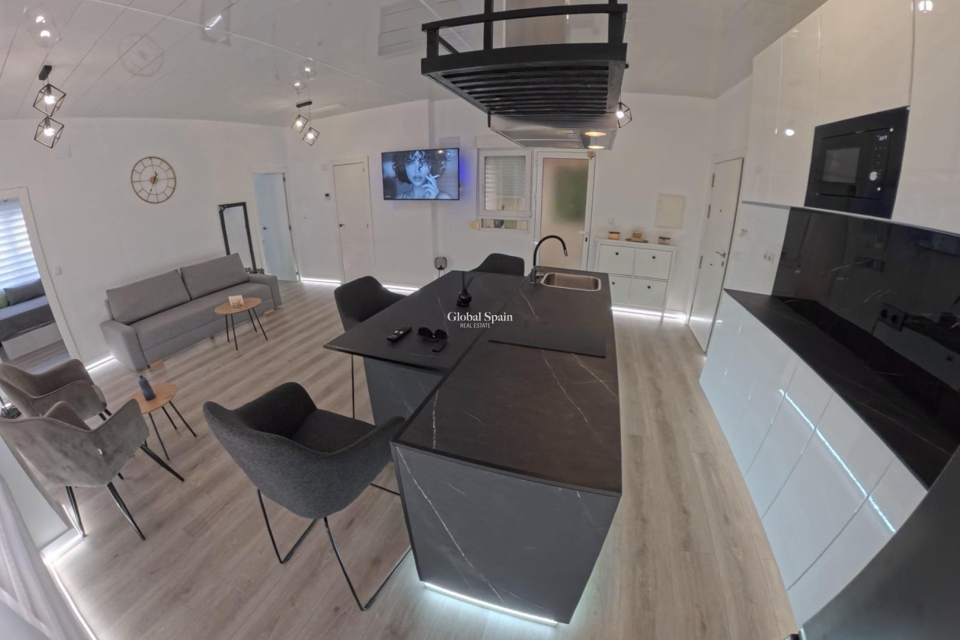 Wederverkoop - APPARTEMENT -
TORREVIEJA - Playa del Cura