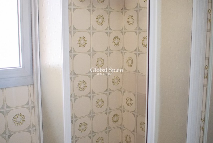 Wederverkoop - APPARTEMENT -
TORREVIEJA - Playa del Cura