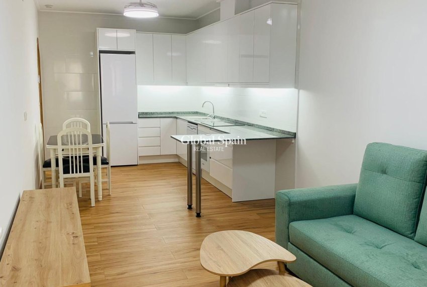 Wederverkoop - APPARTEMENT -
TORREVIEJA - Playa del Cura