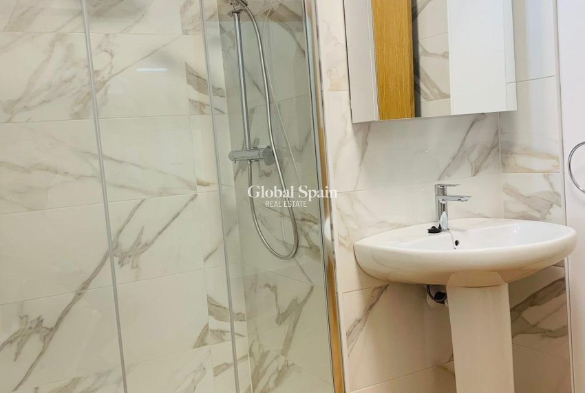 Wederverkoop - APPARTEMENT -
TORREVIEJA - Playa del Cura