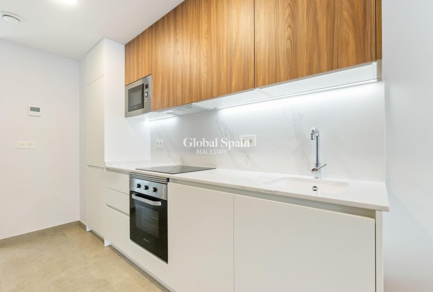 Wederverkoop - APPARTEMENT -
TORREVIEJA - Playa del Cura
