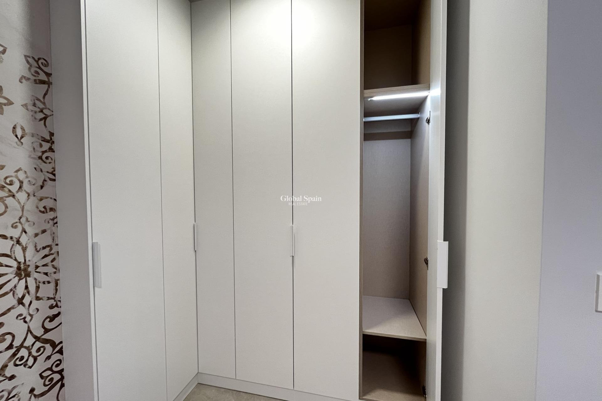 Wederverkoop - APPARTEMENT -
TORREVIEJA - Playa del Cura
