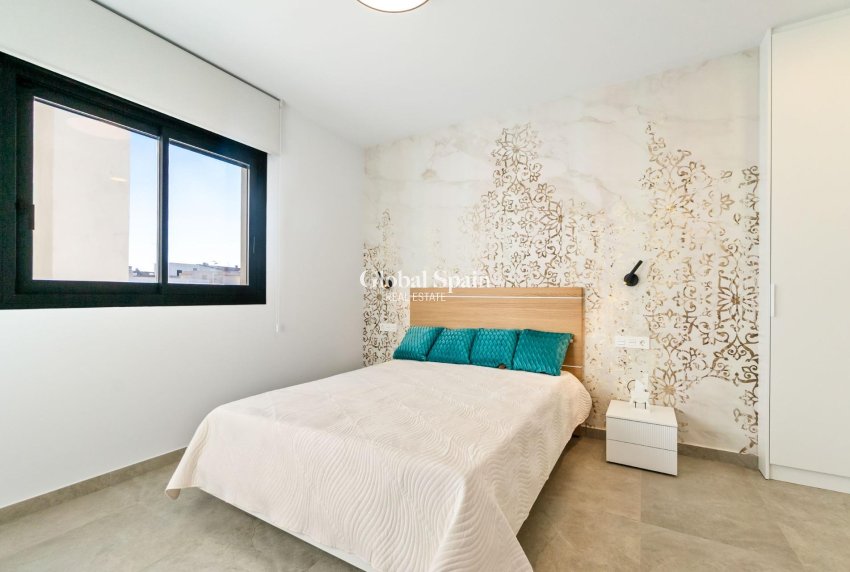 Wederverkoop - APPARTEMENT -
TORREVIEJA - Playa del Cura