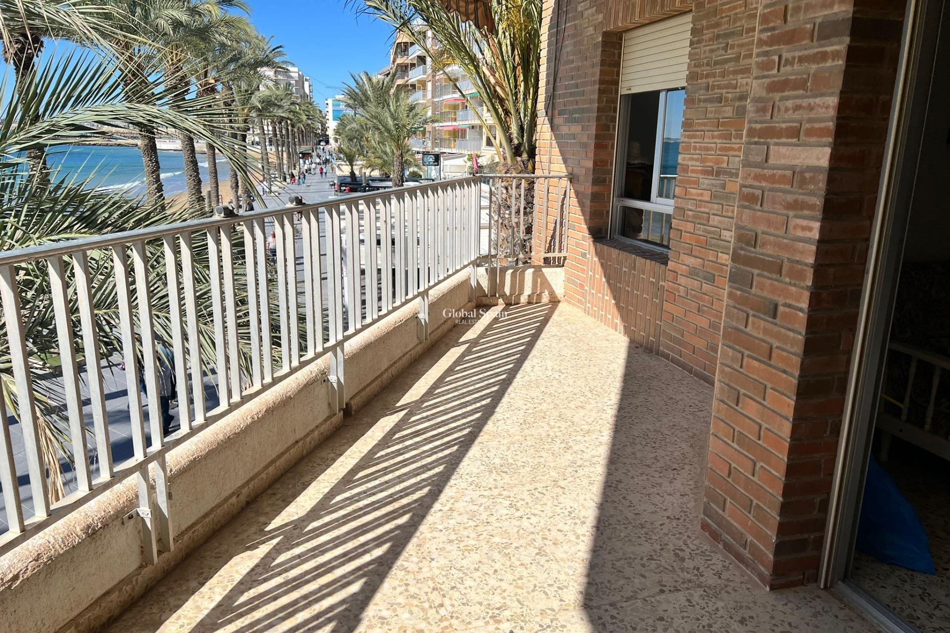 Wederverkoop - APPARTEMENT -
TORREVIEJA - Playa del Cura
