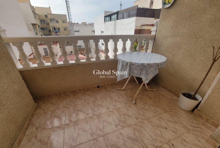 Wederverkoop - APPARTEMENT -
TORREVIEJA - Playa del Cura