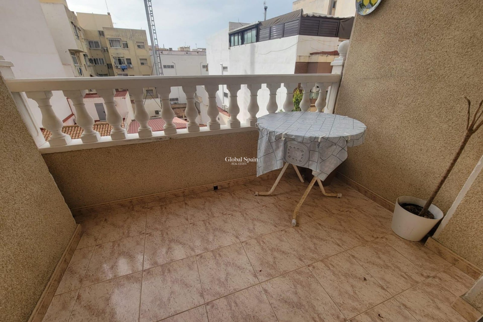 Wederverkoop - APPARTEMENT -
TORREVIEJA - Playa del Cura
