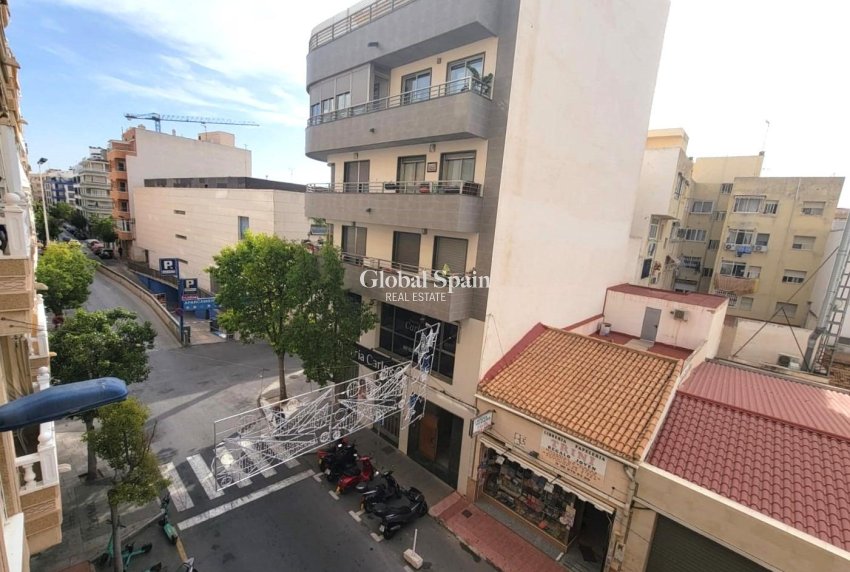 Wederverkoop - APPARTEMENT -
TORREVIEJA - Playa del Cura