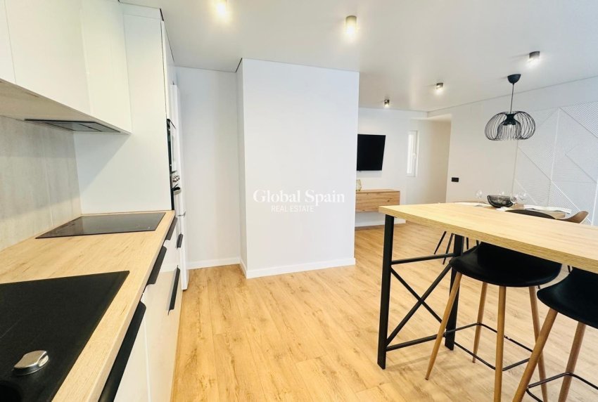 Wederverkoop - APPARTEMENT -
TORREVIEJA - Playa del Cura