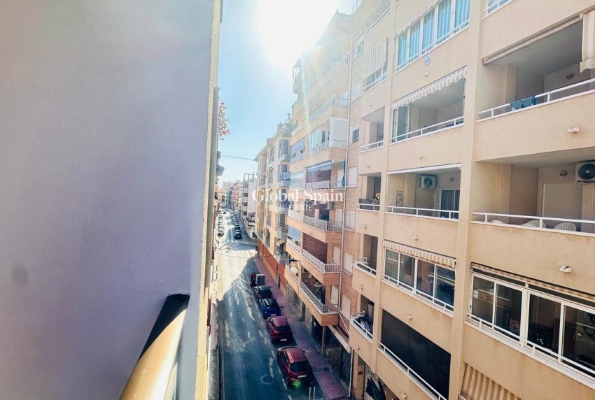 Wederverkoop - APPARTEMENT -
TORREVIEJA - Playa del Cura