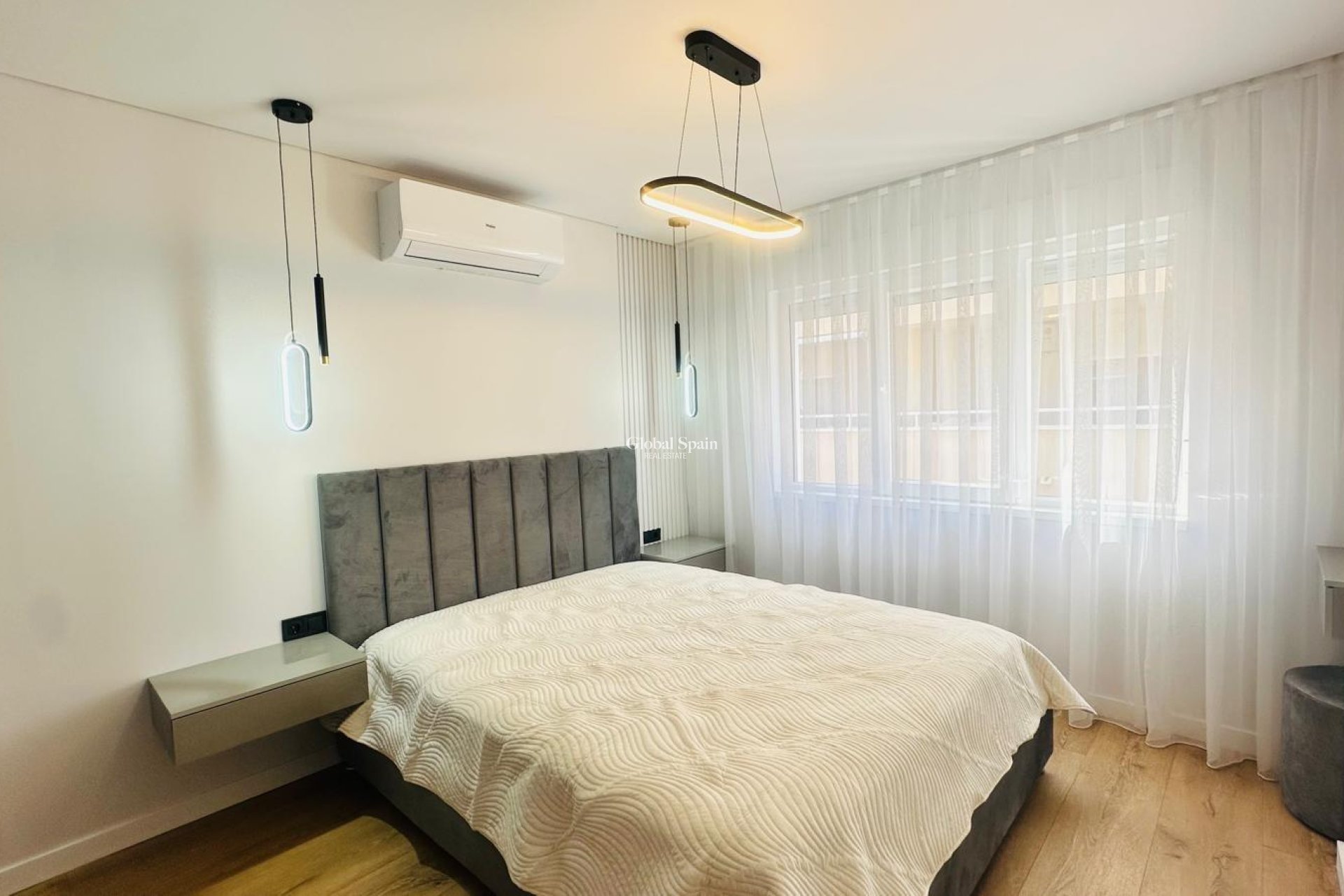 Wederverkoop - APPARTEMENT -
TORREVIEJA - Playa del Cura