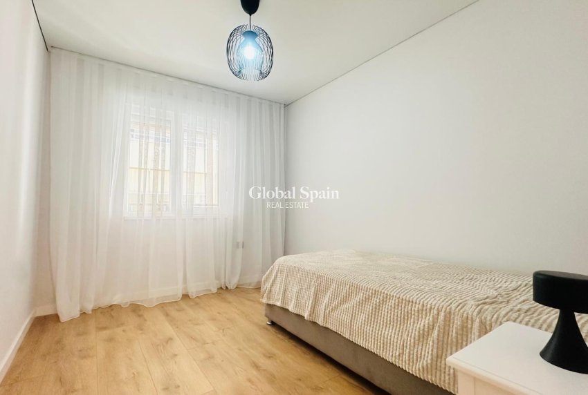 Wederverkoop - APPARTEMENT -
TORREVIEJA - Playa del Cura