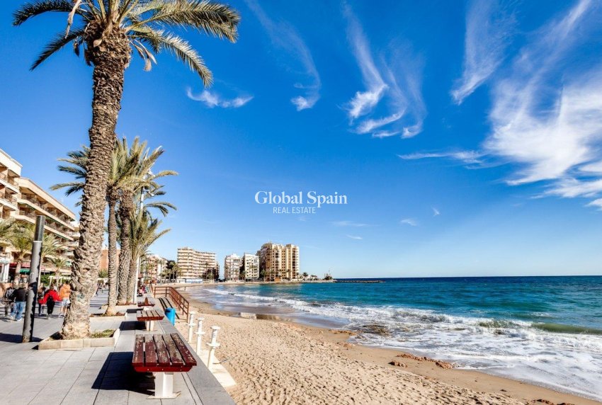 Wederverkoop - APPARTEMENT -
TORREVIEJA - Playa del Cura