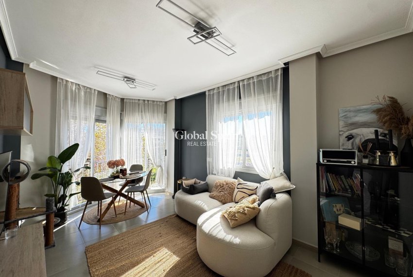 Wederverkoop - APPARTEMENT -
TORREVIEJA - Playa del Cura