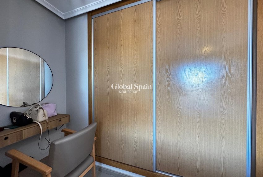 Wederverkoop - APPARTEMENT -
TORREVIEJA - Playa del Cura