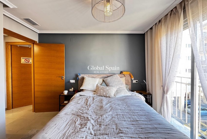 Wederverkoop - APPARTEMENT -
TORREVIEJA - Playa del Cura