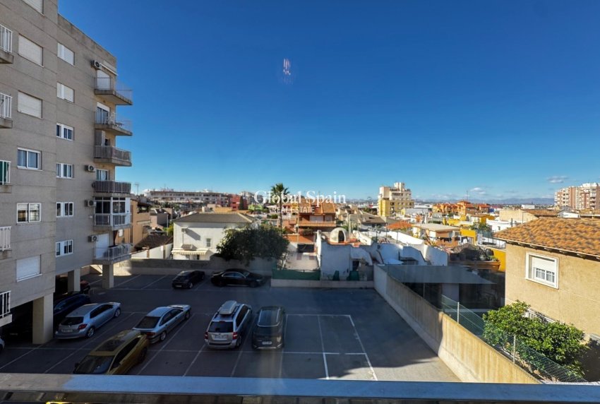 Wederverkoop - APPARTEMENT -
TORREVIEJA - Playa del Cura