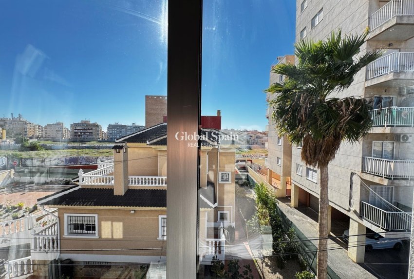 Wederverkoop - APPARTEMENT -
TORREVIEJA - Playa del Cura