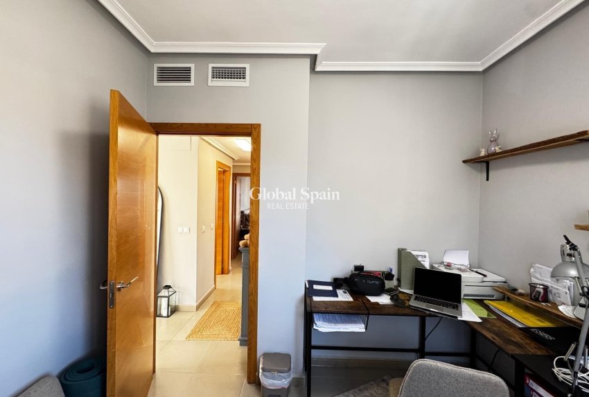 Wederverkoop - APPARTEMENT -
TORREVIEJA - Playa del Cura